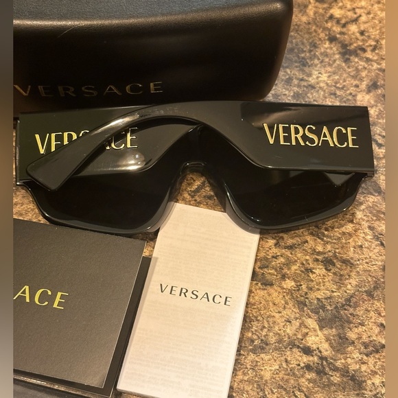 Versace Sunglasses - Picture 7 of 11